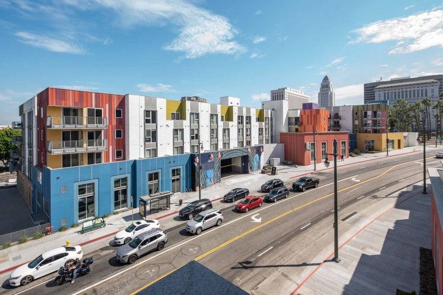 555 N Spring St, Los Angeles, CA for lease - Building Photo - Image 2 of 15