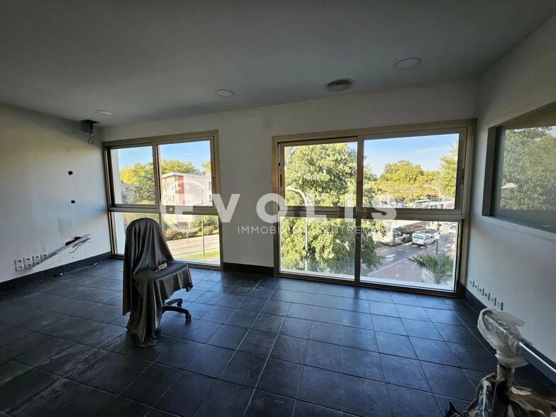 Office in Clamart for lease - Interior Photo - Image 2 of 23