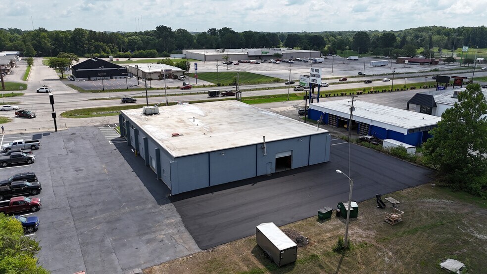 1001 N Coliseum Blvd, Fort Wayne, IN for sale - Building Photo - Image 2 of 5