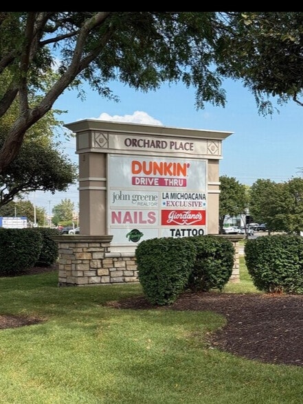 241 Genesis Dr, North Aurora, IL for lease - Building Photo - Image 3 of 3