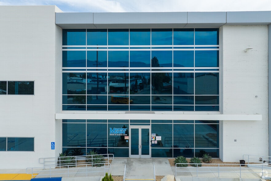 865 S Washington Ave, San Bernardino, CA for lease - Building Photo - Image 3 of 4