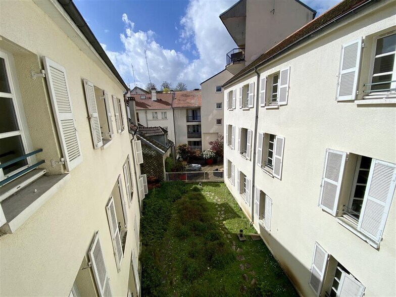 Office in Sèvres for lease - Building Photo - Image 2 of 7