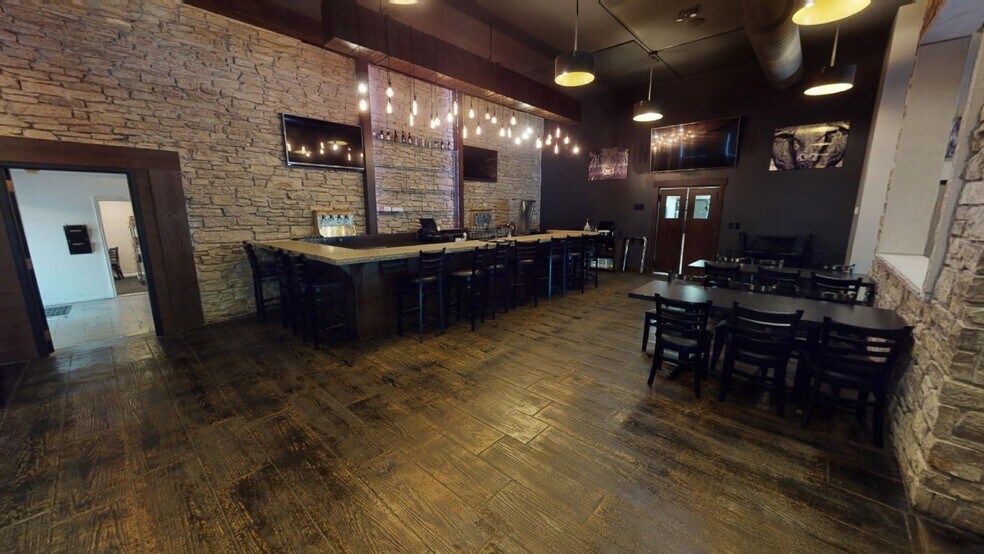 215 Main St, Maple Hill, KS for sale - Interior Photo - Image 1 of 1