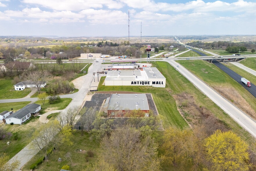 12819 Country Pl, Saint Joseph, MO for lease - Building Photo - Image 2 of 7