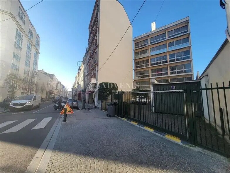 Office in Puteaux for lease - Building Photo - Image 2 of 5