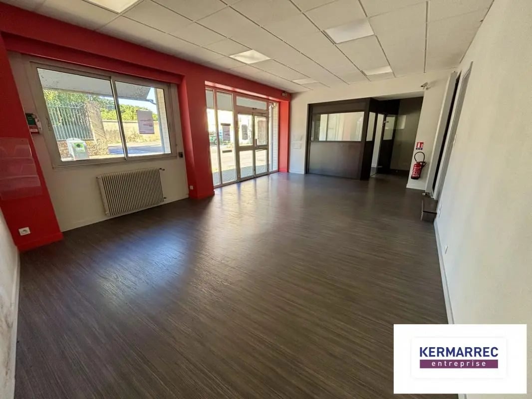 Office in Vannes for lease Interior Photo- Image 1 of 5