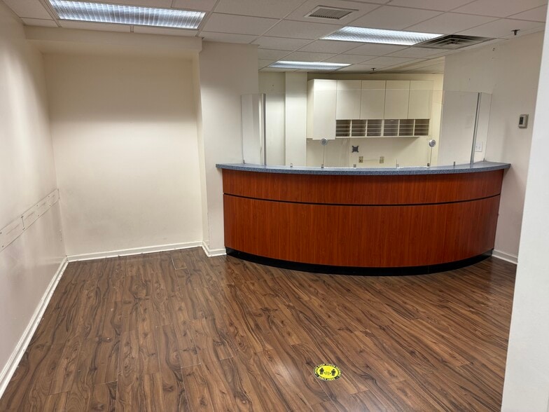 133-47 Sanford Ave, Flushing, NY for sale - Building Photo - Image 2 of 12