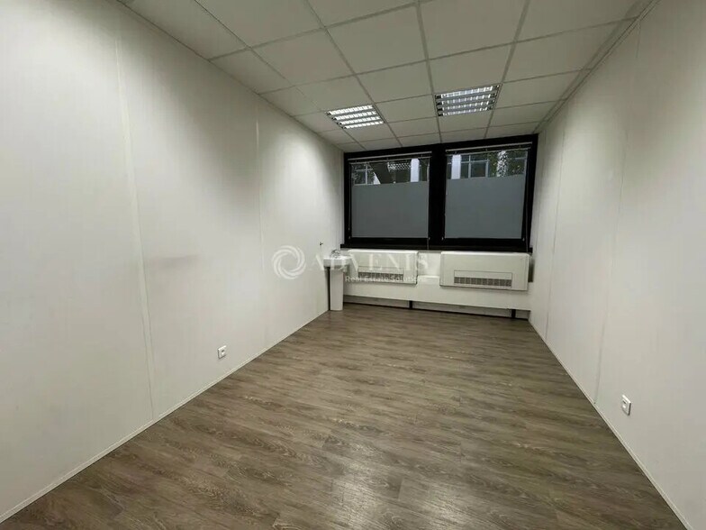 Office in Lognes for lease - Interior Photo - Image 3 of 4