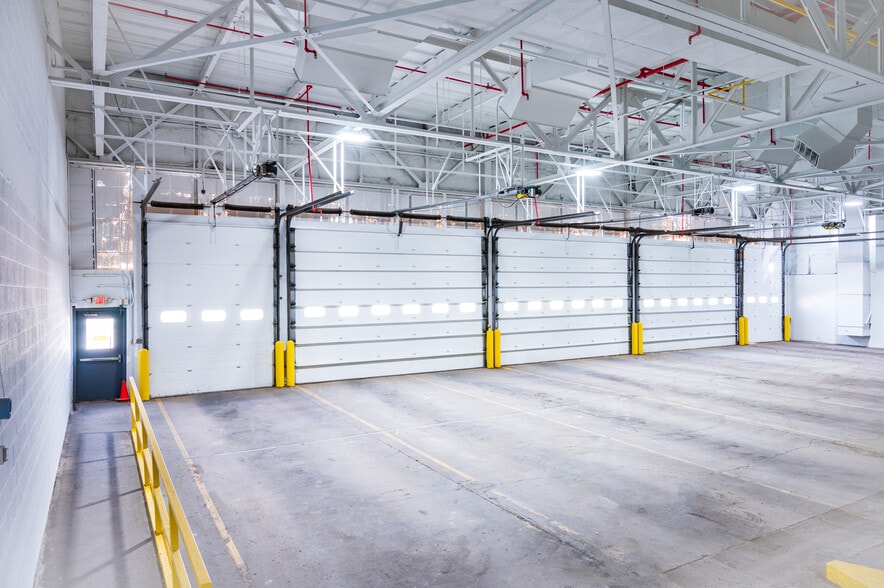 3300 N 124th St, Milwaukee, WI for lease - Building Photo - Image 3 of 29