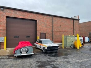 1016 Airpark Dr, Sugar Grove, IL for lease Building Photo- Image 2 of 3