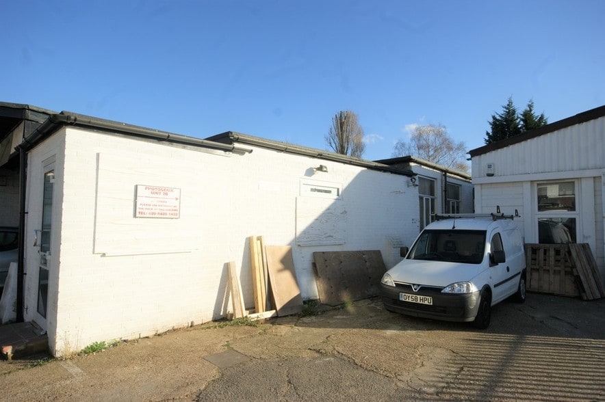 Cornwall Rd, Pinner for sale - Primary Photo - Image 1 of 1