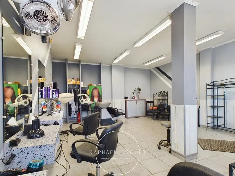 Retail in Saint-Maurice-l'Exil for sale - Building Photo - Image 3 of 10