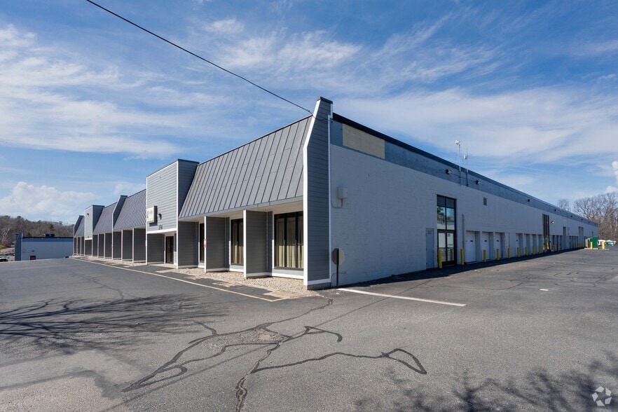 260-270 Eliot St, Ashland, MA for lease - Building Photo - Image 3 of 3