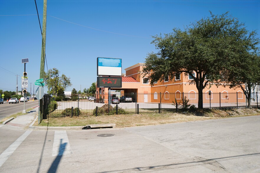 5800 Airline Dr, Houston, TX for lease - Building Photo - Image 3 of 10