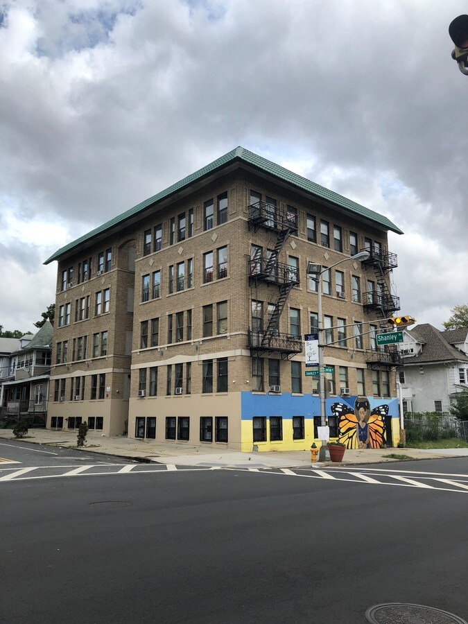 611 Clinton Ave, Newark, NJ 07108