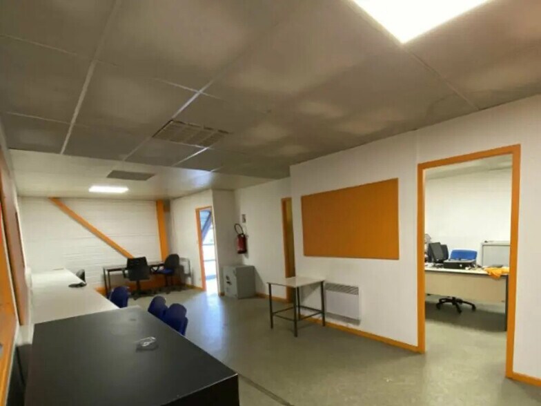 Industrial in Voujeaucourt for lease - Interior Photo - Image 3 of 3