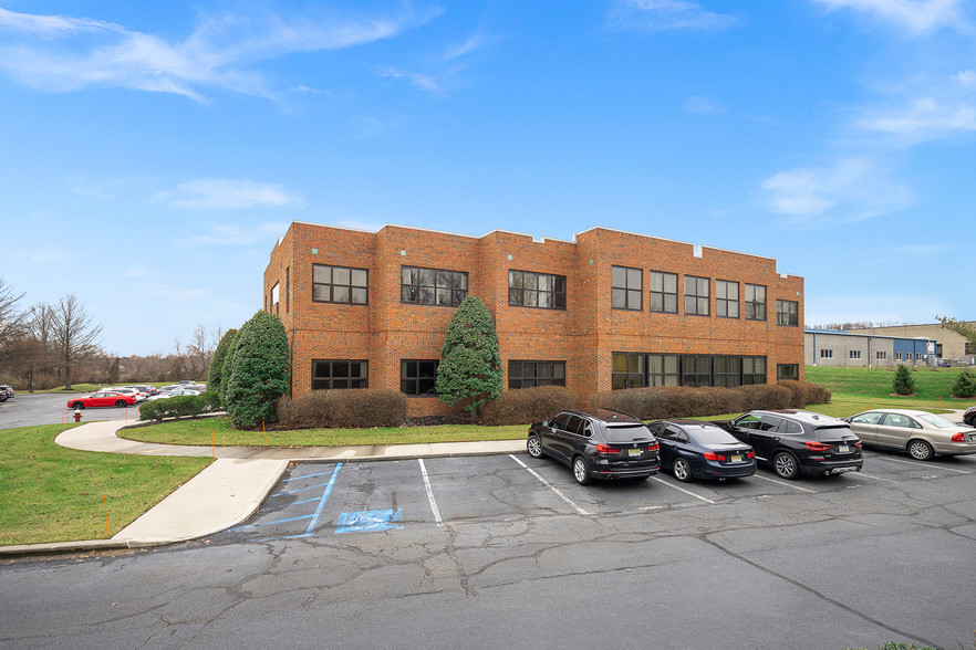 3 Graphics Dr, Ewing, NJ for sale - Building Photo - Image 1 of 1