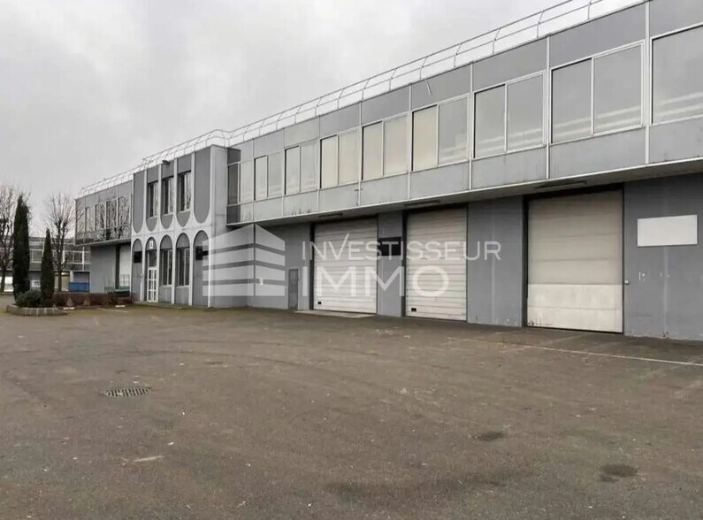 Flex in Saint-Denis for lease - Building Photo - Image 1 of 9