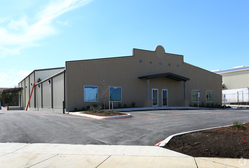 15002 Tradesman, San Antonio, TX for lease - Primary Photo - Image 1 of 12