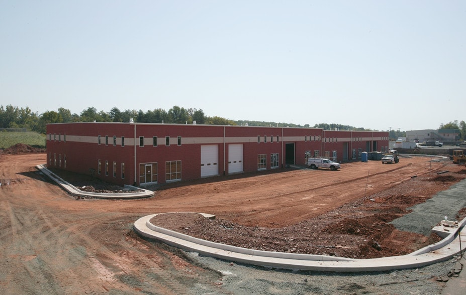 10381 Central Park Dr, Manassas, VA for lease - Building Photo - Image 2 of 3