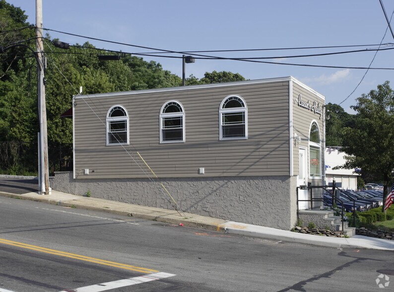 77 Cedar Swamp Rd, Glen Cove, NY for sale - Primary Photo - Image 1 of 1