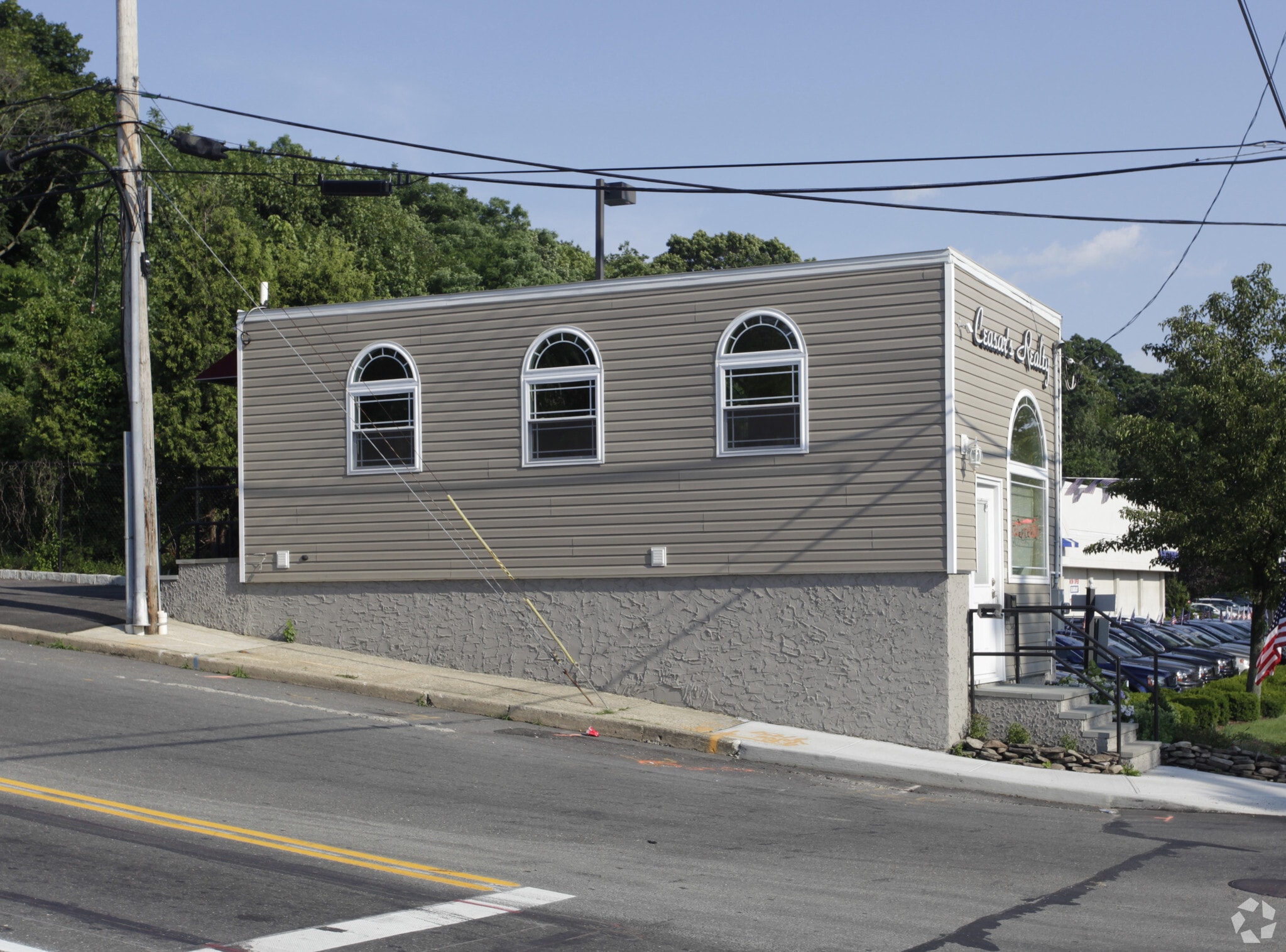 77 Cedar Swamp Rd, Glen Cove, NY for sale Primary Photo- Image 1 of 1