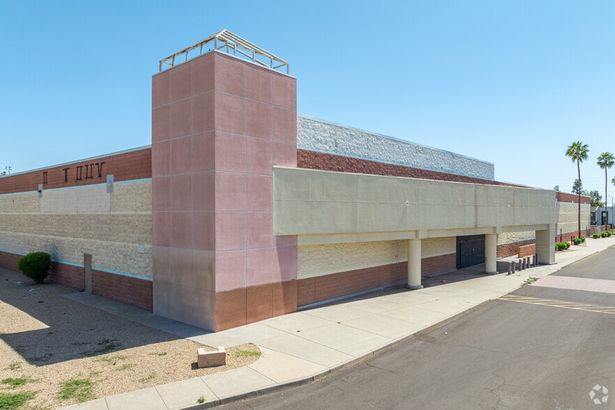 9446 N Metro Pky W, Phoenix, AZ for sale - Building Photo - Image 3 of 8