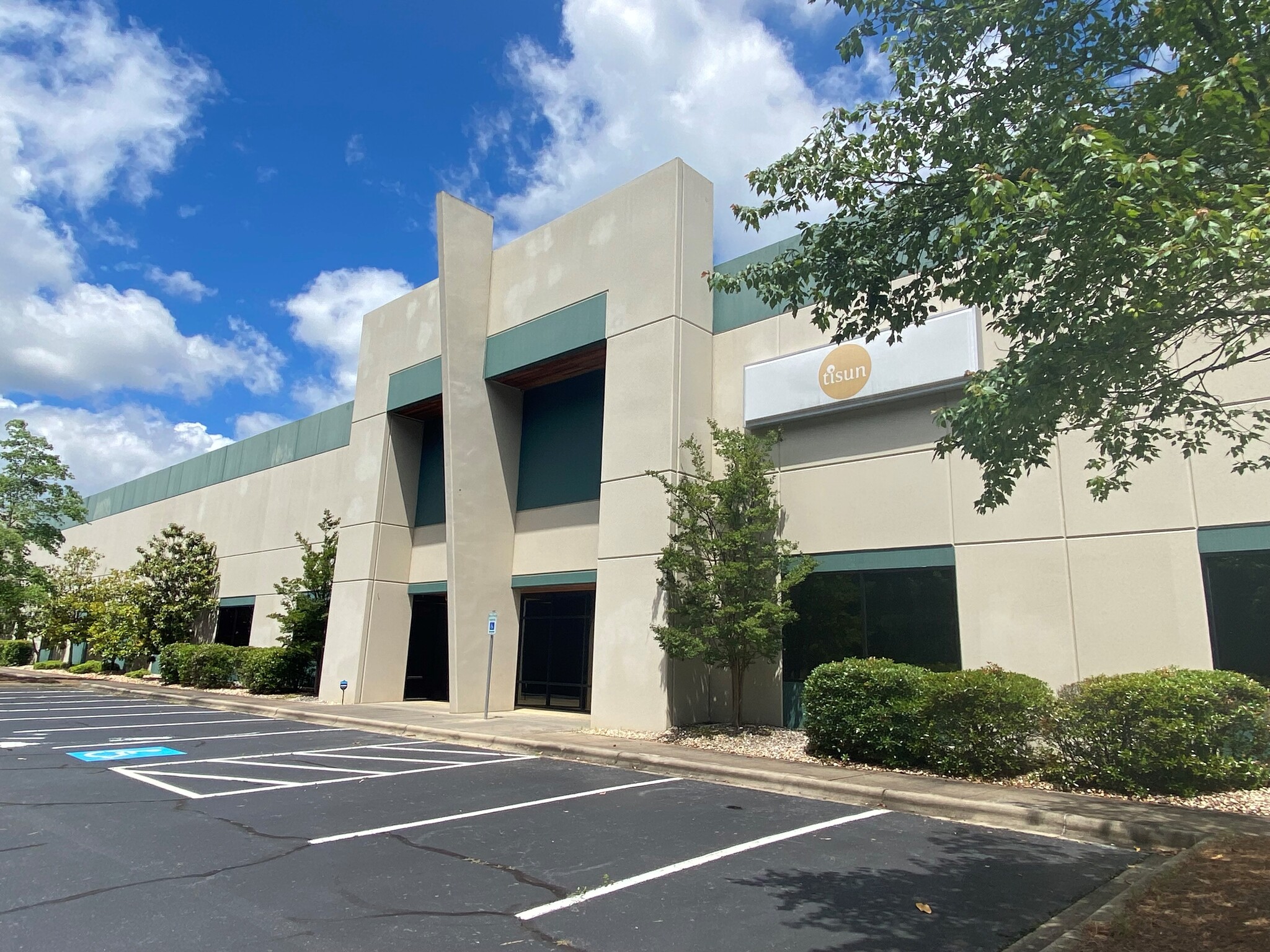 648 Griffith Rd, Charlotte, NC for lease Building Photo- Image 1 of 7