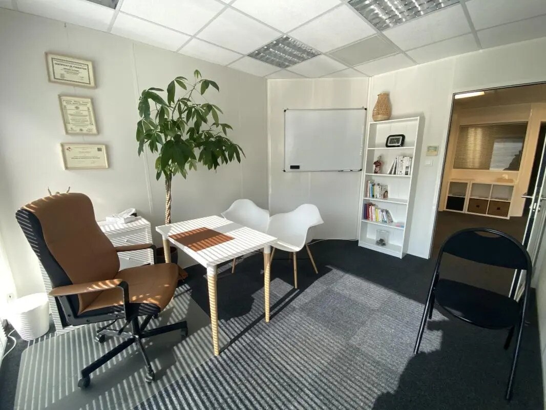 Office in Bruz for sale Interior Photo- Image 1 of 8
