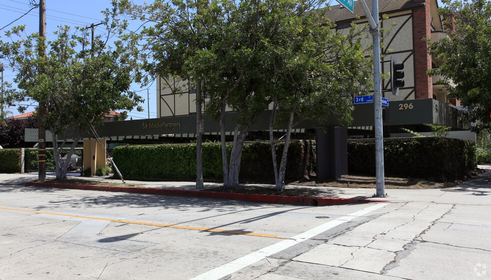 296 Redondo Ave, Long Beach, CA for lease - Primary Photo - Image 1 of 5