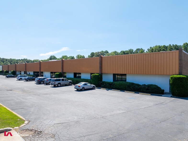 5305 Snapfinger Woods Dr, Decatur, GA for sale - Building Photo - Image 2 of 7