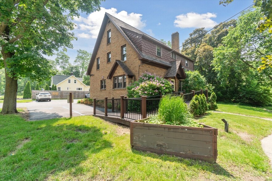 4632 Okemos Rd, Okemos, MI for sale - Building Photo - Image 2 of 50