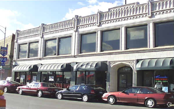 760 N Ogden Ave, Chicago, IL for lease - Building Photo - Image 3 of 21