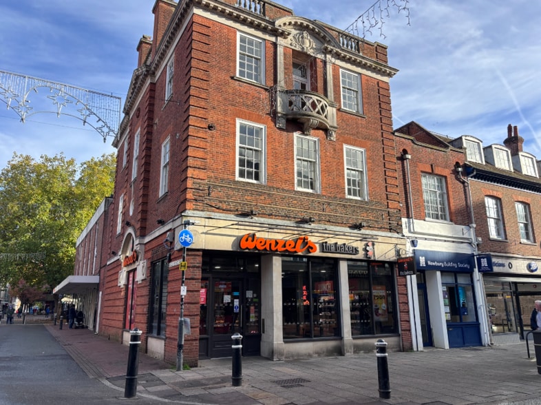 141-142 High St, Winchester for lease - Primary Photo - Image 1 of 3