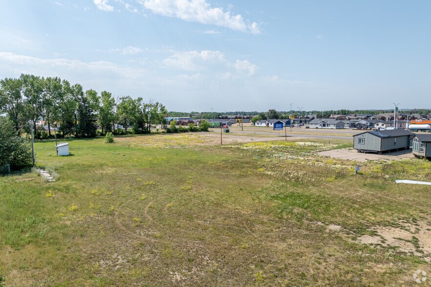 7925 Gaetz Av, Red Deer, AB for lease - Primary Photo - Image 1 of 2