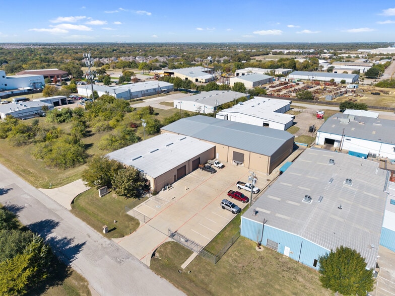 1201 S Commercial Blvd, Arlington, TX for lease - Primary Photo - Image 1 of 32