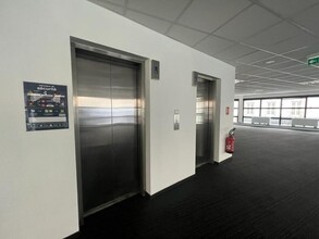 Office in Asnières-sur-Seine for lease Interior Photo- Image 2 of 6