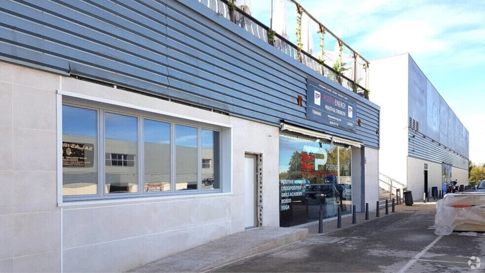 Retail in Pinto, Madrid for lease - Building Photo - Image 2 of 3