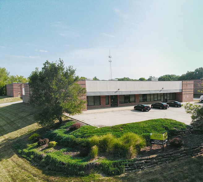 5893 Raytown Rd, Raytown, MO for lease - Building Photo - Image 1 of 16