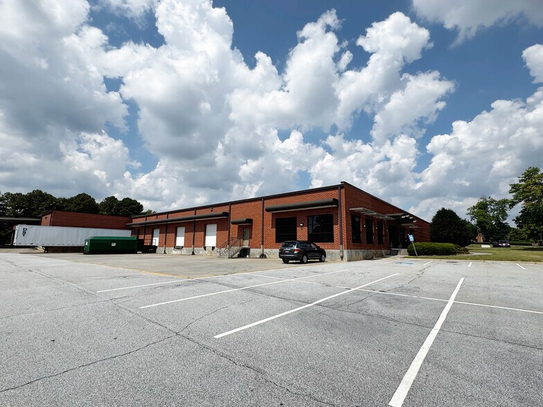 1548 Stone Ridge Dr, Stone Mountain, GA for lease - Building Photo - Image 1 of 7