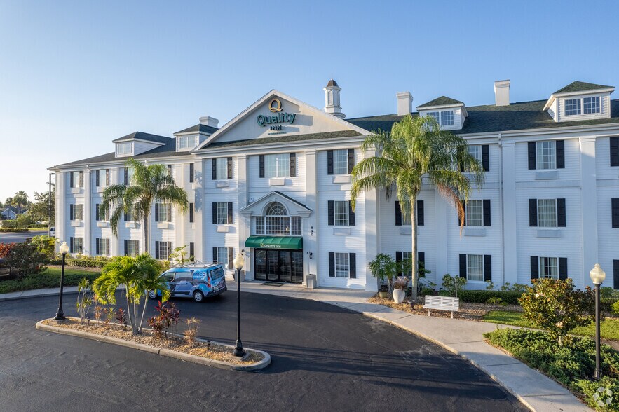 890 Palm Bay Drive NE, Palm Bay, FL for sale - Primary Photo - Image 1 of 1