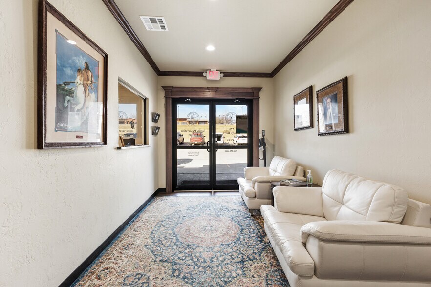 810 Colony Dr, Ada, OK for lease - Building Photo - Image 2 of 4