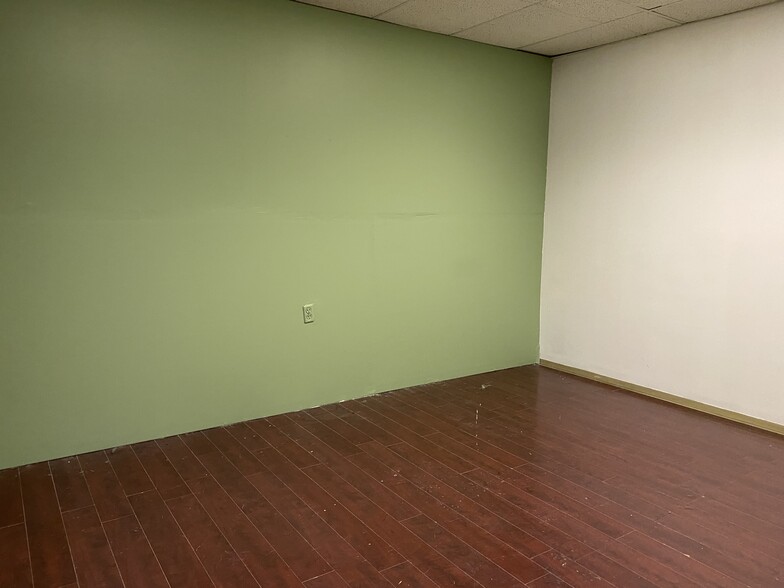 877 Hamilton St, Vancouver, BC for lease - Interior Photo - Image 3 of 7