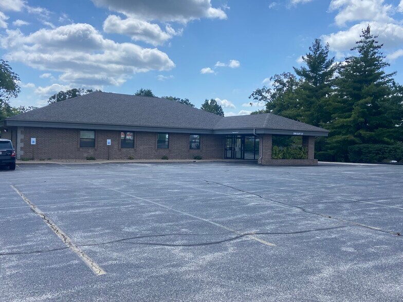 290 Clift Ct, Hollister, MO for sale - Primary Photo - Image 1 of 40