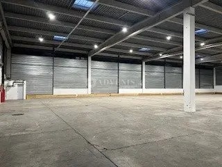 Flex in Ennery for lease - Interior Photo - Image 3 of 7