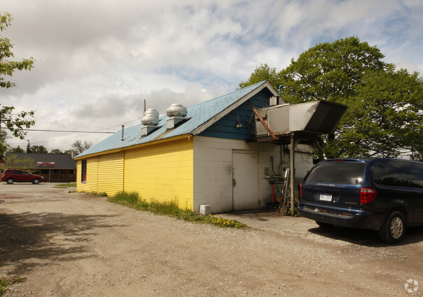 2429 E Grand River Ave, Howell, MI for sale - Building Photo - Image 2 of 2