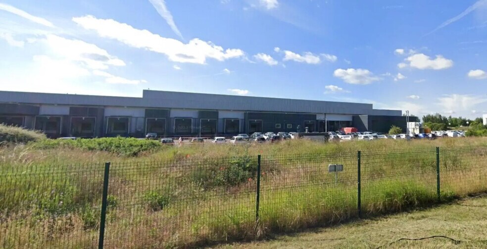 Industrial in SAINT-OUEN-L'AUMONE for lease - Building Photo - Image 2 of 16