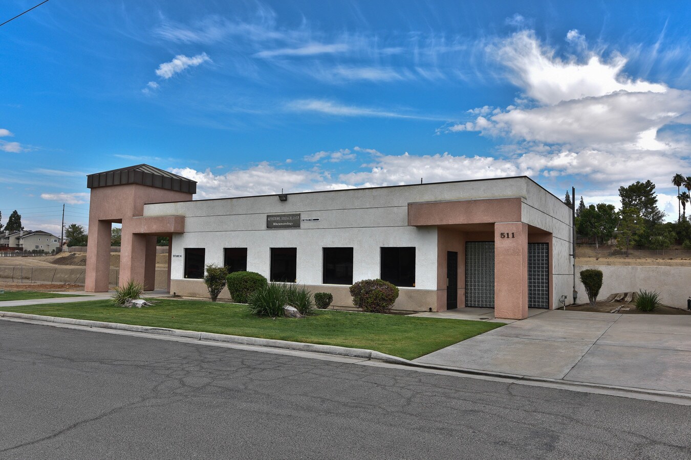 511 W Columbus St, Bakersfield, CA 93301