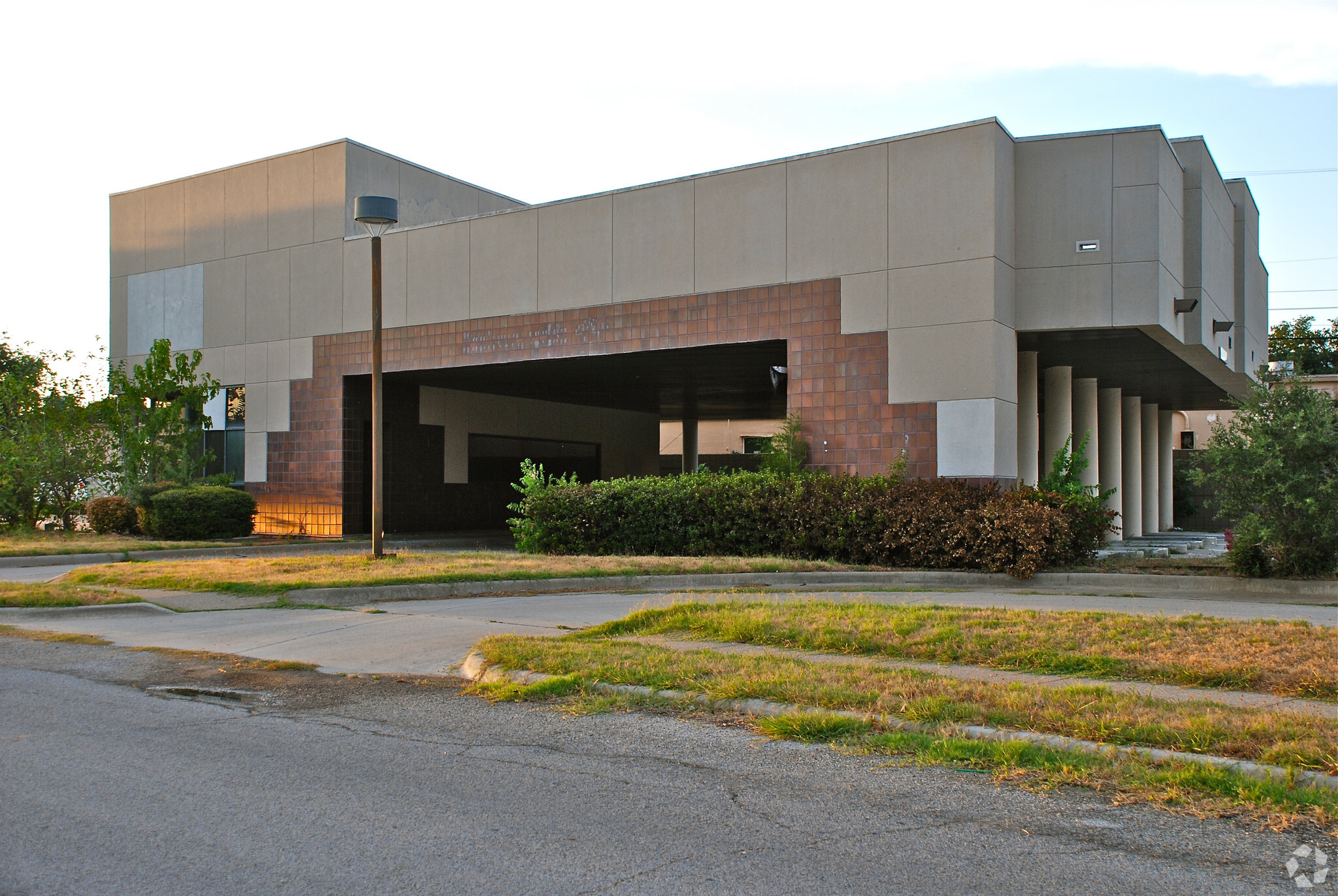 2203 W Irving Blvd, Irving, TX for sale Primary Photo- Image 1 of 1