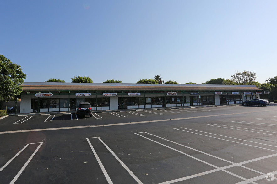 11055-11075 Warner Ave, Fountain Valley, CA for sale - Building Photo - Image 3 of 4